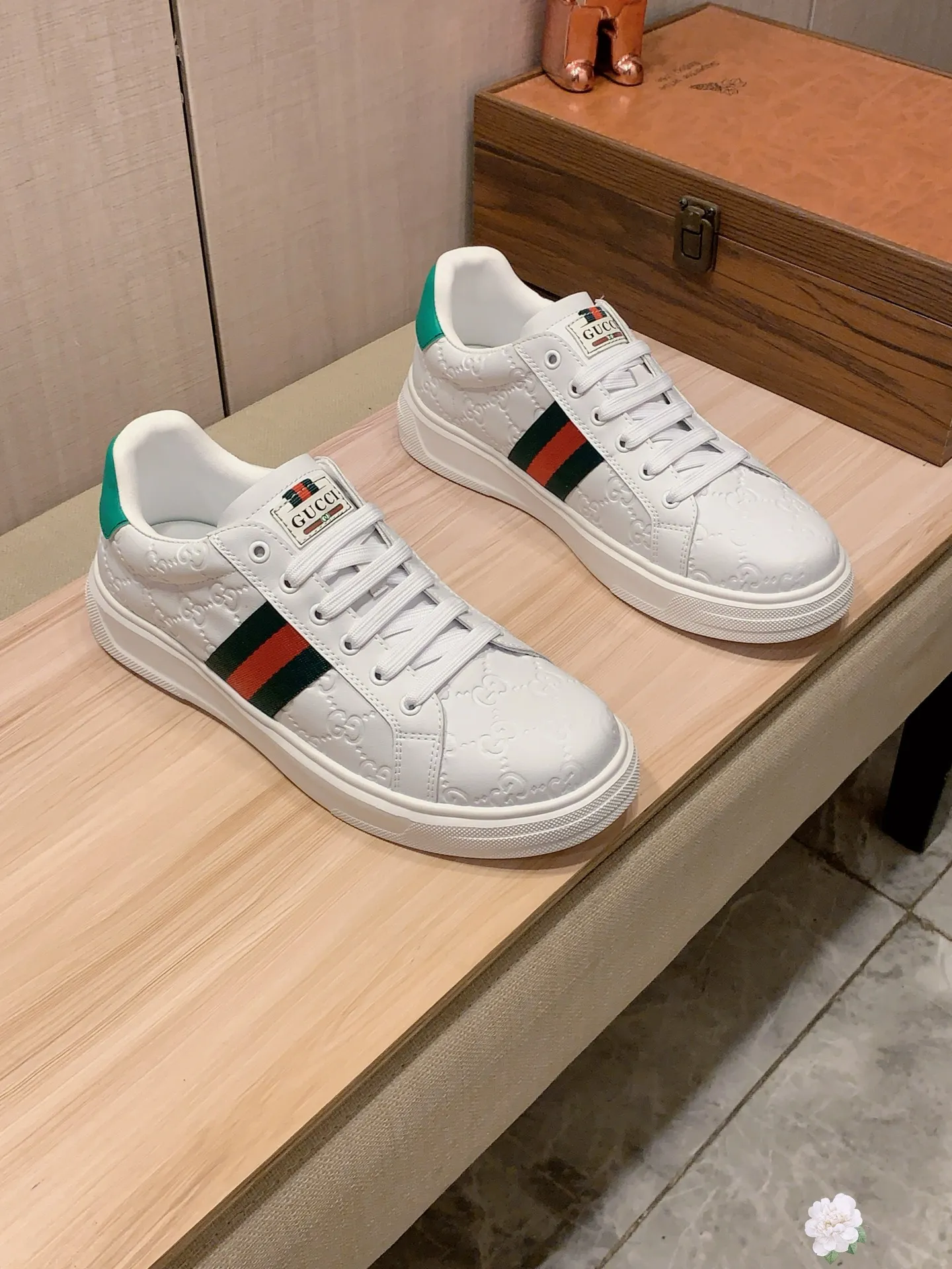 Men's men's shoes💰420💰💰🎩🎩[Lightning][Lightning] "Gucci*" latest • popular casual shoes, top brand [seduce] luxury ~ purchasing agency, top ~ quality. [Strong] The upper is made of imported breathable cowhide with fabric material ➕ Breathable sheepskin feet (•) and fine workmanship. The original stylish and stylish soft rubber wear-resistant and non-slip outsole is light and comfortable on the feet. The real thing looks better when photographed in person. 111: code: 38-44, 3️⃣ colors selected